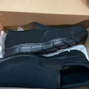 Sketchers memory foam sneakers